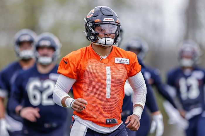 Justin Fields warms up at Bears 2021 OTAs